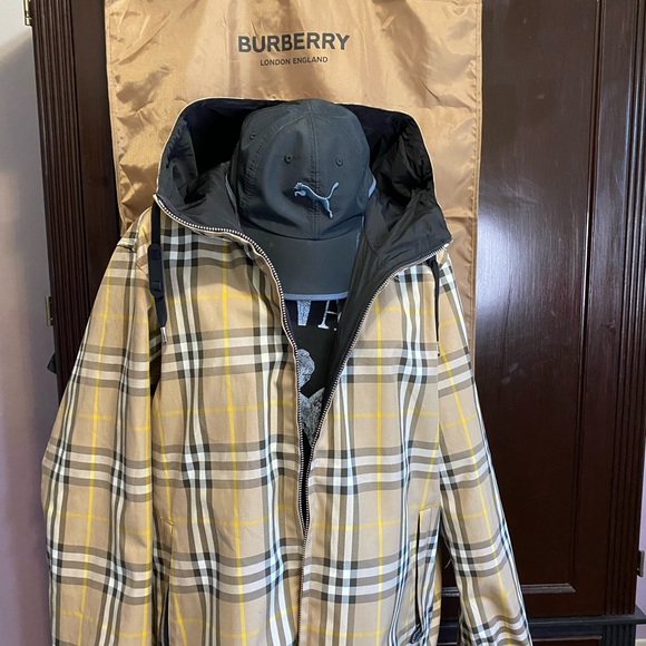 Burberry Stanford’s Reversible Jacket - Picture 13 of 16
